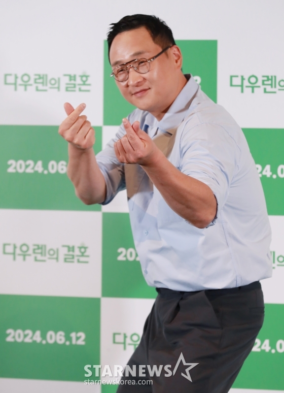 배우 구성환이 28일 오후 서울 CGV용산아이파크몰에서 진행된 영화 &#039;다우렌의 결혼&#039;(감독 임찬익) 언론시사회 및 기자간담회에 참석해 포즈를 취하고 있다. /2024.05.28 /사진=이동훈
