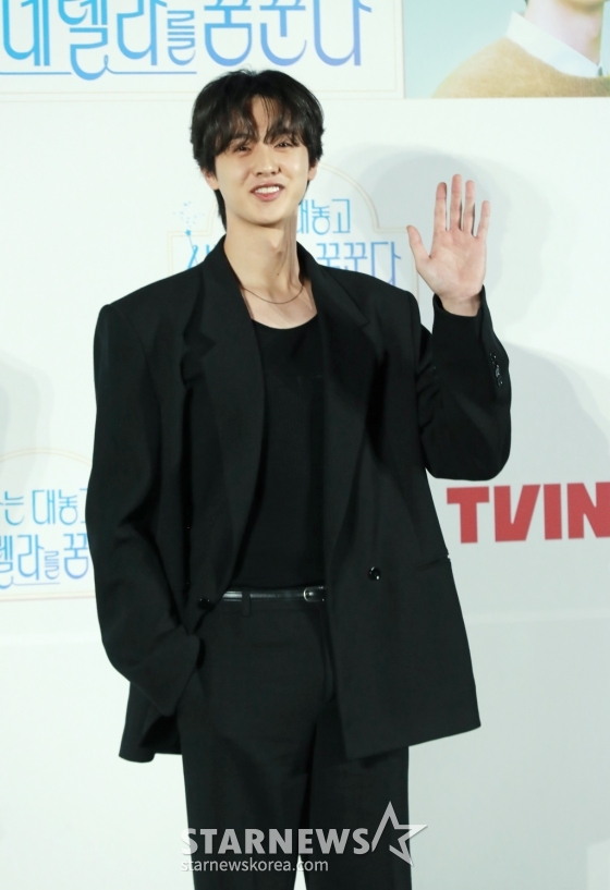 배우 김현진이 29일 오전 서울 CGV용산아이파크몰에서 진행된 티빙 드라마 &#039;나는 대놓고 신데렐라를 꿈꾼다&#039; 제작발표회에 참석해 포즈를 취하고 있다.  현실의 벽에 부딪혀 신데렐라가 되기로 마음먹은 여자가 사랑 따위 믿지 않는 백마 탄 재벌 왕자를 만나 벌어지는 욕망 쟁취 로맨틱 코미디 시리즈 &#039;나는 대놓고 신데렐라를 꿈꾼다&#039;는 오는 31일 첫 방송된다. /2024.05.29 /사진=이동훈