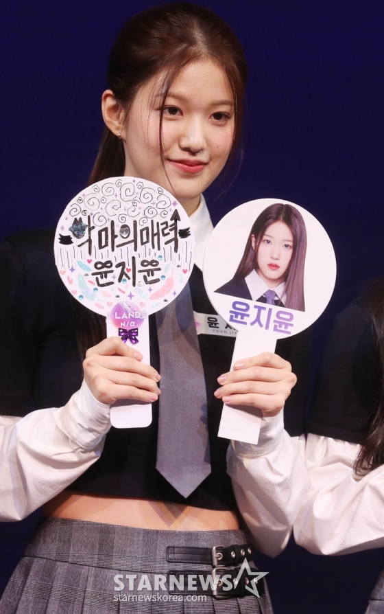 아이랜드2 윤지윤 지원자 29일 오전 서울 강남구 성암아트홀에서 열린 엠넷 &#039;아이랜드2 : N/a 파트1 생존 지원자 PR-DAY&#039;에 참석해 포즈를 취하고 있다. 2024.05.29 /사진=임성균