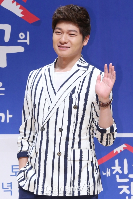 방송인 장위안이 17일 오후 서울 마포구 상암동 JTCB빌딩에서 열린 &#039;내친구의 집은 어디인가&#039; 기자간담회에서 포토타임을 갖고 있다. /사진=이기범 기자 leekb@