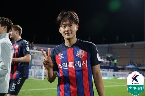 대구FC전 승리 후 두 손가락을 펼쳐보이는 이승우. /사진=한국프로축구연맹
