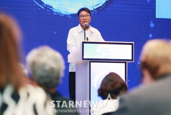 이수만 전 SM엔터테인먼트 총괄 프로듀서가  30일 오전 서울 여의도 콘래드 호텔에서 진행된 &#039;2024 국제저작권관리단체연맹(CISAC) 세계 총회&#039;에 참석해 기조연설을 하고 있다. /2024.05.30 /사진=이동훈
