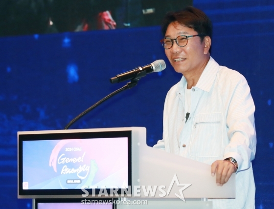 이수만 전 SM엔터테인먼트 총괄 프로듀서가  30일 오전 서울 여의도 콘래드 호텔에서 진행된 &#039;2024 국제저작권관리단체연맹(CISAC) 세계 총회&#039;에 참석해 기조연설을 하고 있다. /2024.05.30 /사진=이동훈