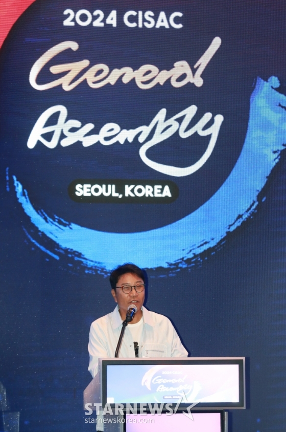 이수만 전 SM엔터테인먼트 총괄 프로듀서가  30일 오전 서울 여의도 콘래드 호텔에서 진행된 &#039;2024 국제저작권관리단체연맹(CISAC) 세계 총회&#039;에 참석해 기조연설을 하고 있다. /2024.05.30 /사진=이동훈
