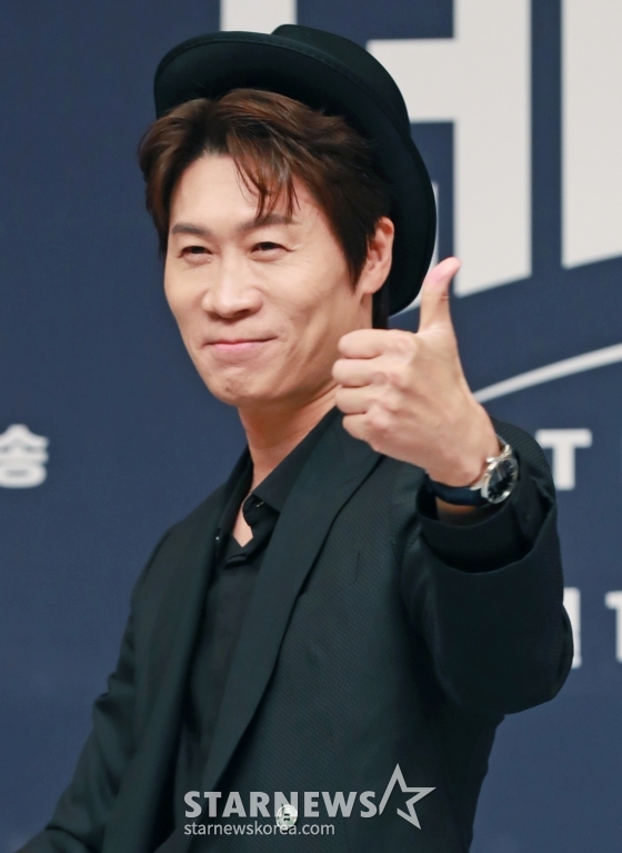배우 진선규가 30일 오후 서울 양천구 목동 SBS에서 진행된 새 예능 &#039;더 매직스타&#039; 제작발표회에 참석해 포즈를 취하고 있다. 국내 최초 글로벌 마술 오디션 &#039;더 매직스타&#039;는 6월 1일 첫 방송된다. /2024.05.30 /사진=이동훈
