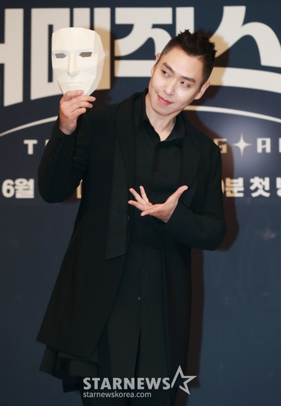 일루셔니스트 이은결이 30일 오후 서울 양천구 목동 SBS에서 진행된 새 예능 &#039;더 매직스타&#039; 제작발표회에 참석해 포즈를 취하고 있다. 국내 최초 글로벌 마술 오디션 &#039;더 매직스타&#039;는 6월 1일 첫 방송된다. /2024.05.30 /사진=이동훈