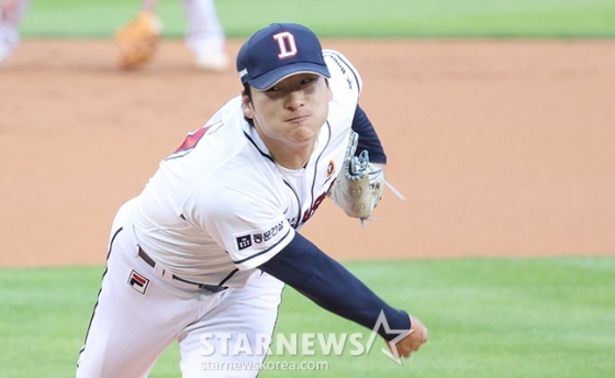&#039;2024 신한 SOL 뱅크 KBO 리그&#039; 두산-KT 전이 30일 서울 잠실야구장에서 열렸다.  두산 선발 곽빈이 역투하고 있다. /사진=김진경 대기자