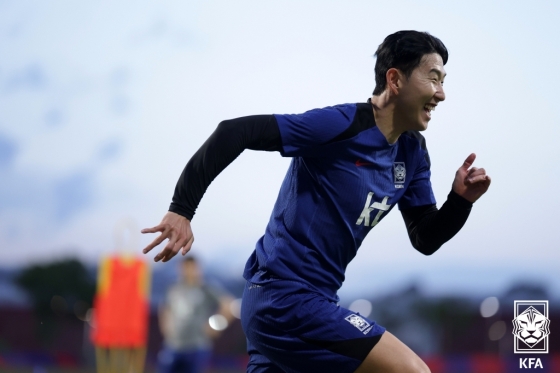 손흥민이 훈련 중 힘차게 달려가고 있다. /사진=대한축구협회 제공