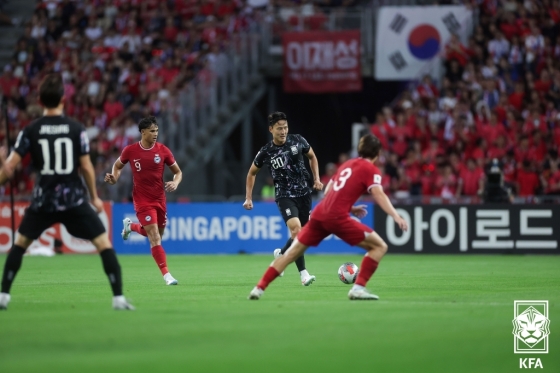 권경원(가운데). /사진=대한축구협회 제공