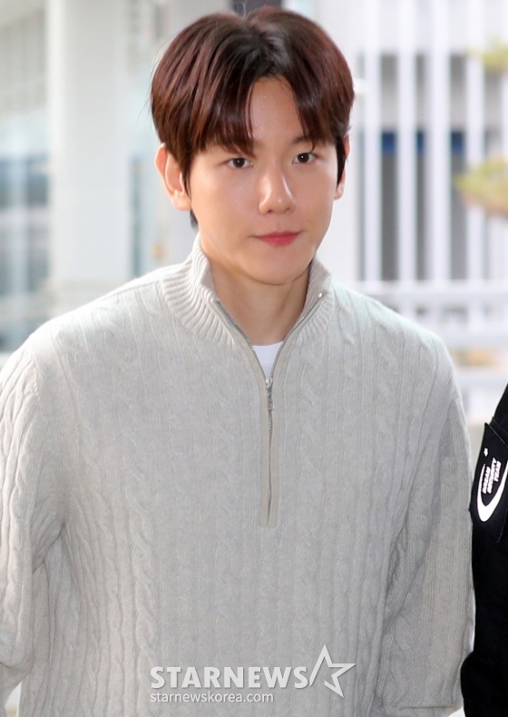 그룹 엑소 백현이 해외 공연차 27일 오후 인천국제공항을 통해 출국하고 있다. 2024.03.27 /사진=임성균