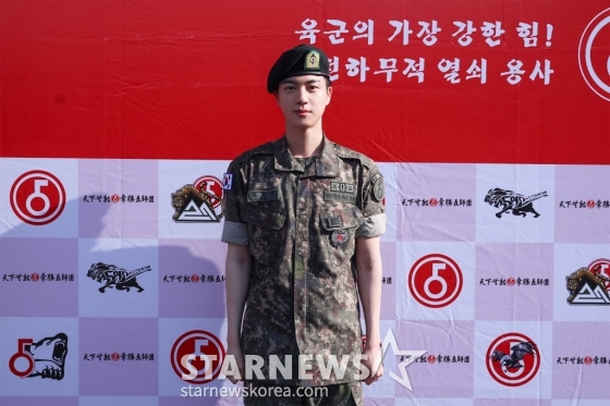 [연천=뉴시스] 글로벌 슈퍼 그룹 &#039;방탄소년단&#039;(BTS) 맏형 진(김석진)이 12일 오전 경기 연천군 육군 5사단 신병교육대에서 전역했다. (사진 = 빅히트 뮤직 제공) 2024.06.12. photo@newsis.com  *재판매 및 DB 금지 /사진=이재훈