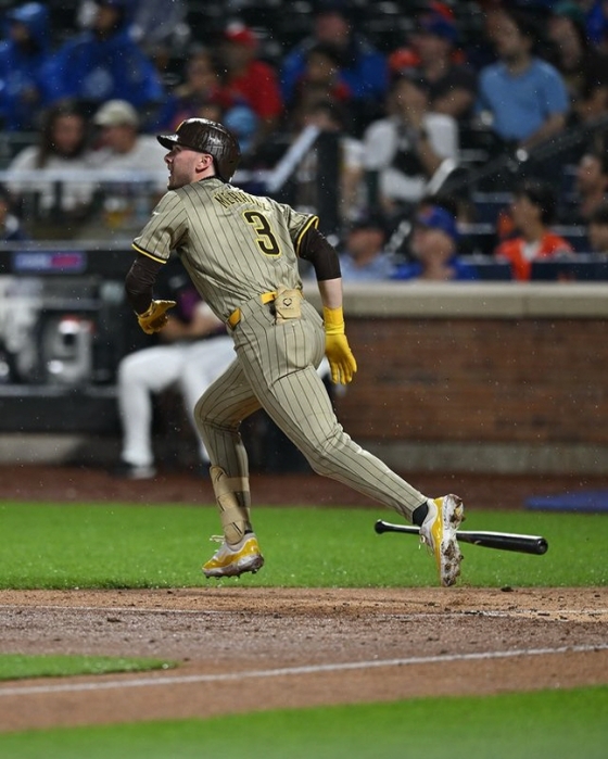 샌디에이고 파드리스 잭슨 메릴이 15일  미국 뉴욕주 씨티필드에서 열린 뉴욕 메츠와 2024 미국프로야구 메이저리그(MLB) 방문경기에서 5회초 추격의 솔로 홈런을 터뜨리고 있다. /사진=샌디에이고 파드리스 공식 SNS 갈무리