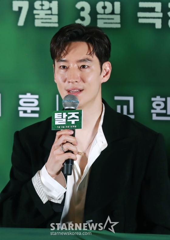 배우 이제훈이 17일 오후 서울 메가박스 코엑스에서 진행된 영화 &#039;탈주&#039;(감독 이종필) 시사회 및 간담회에 참석해 질문에 답하고 있다. /2024.06.17 /사진=이동훈