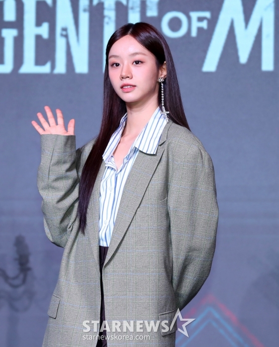 [서울=뉴시스] 김혜진 기자 = 배우 혜리가 18일 오전 서울 마포구 호텔 나루에서 열린 넷플릭스 예능 &#039;미스터리 수사단&#039; 제작발표회에서 포즈를 취하고 있다.  &#039;미스터리 수사단&#039;은 과학적으로 설명할 수 없는 기묘한 사건들을 추적하고 해결하는 어드벤처 추리 예능이다. 2024.06.18. jini@newsis.com /사진=김혜진