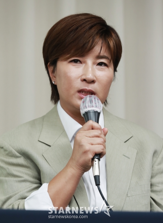 부친을 사문서위조 혐의로 경찰에 고소한 골프선수 출신 방송인 박세리가 18일 오후 서울 강남구 스페이스쉐어에서 진행된 기자회견을 하고 있다. /2024.06.18 /사진=이동훈