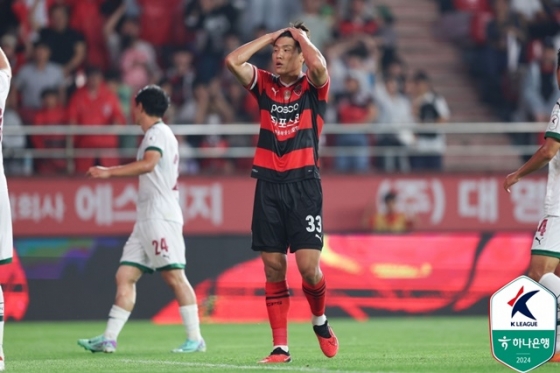 골찬스를 놓쳐 아쉬워하는 이호재. /사진=한국프로축구연맹 제공