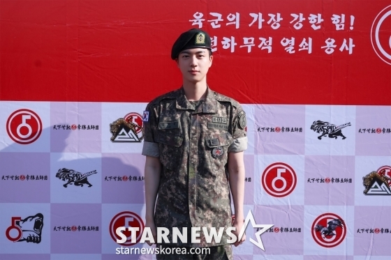 [연천=뉴시스] 글로벌 슈퍼 그룹 &#039;방탄소년단&#039;(BTS) 맏형 진(김석진)이 12일 오전 경기 연천군 육군 5사단 신병교육대에서 전역했다. (사진 = 빅히트 뮤직 제공) 2024.06.12. photo@newsis.com  *재판매 및 DB 금지 /사진=이재훈