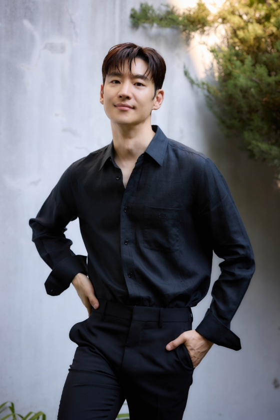영화 &#039;탈주&#039;(감독 이종필)의 배우 이제훈이 20일 진행된 라운드 인터뷰를 위해 포즈를 취하고 있다. /사진제공=메가박스플러스엠 2024.06.20 /사진=이동훈