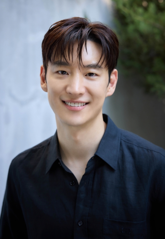 영화 &#039;탈주&#039;(감독 이종필)의 배우 이제훈이 20일 진행된 라운드 인터뷰를 위해 포즈를 취하고 있다. /사진제공=메가박스플러스엠 2024.06.20 /사진=이동훈