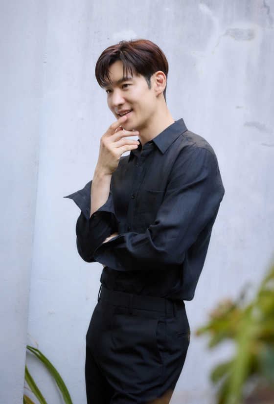 영화 &#039;탈주&#039;(감독 이종필)의 배우 이제훈이 20일 진행된 라운드 인터뷰를 위해 포즈를 취하고 있다. /사진제공=메가박스플러스엠 2024.06.20 /사진=이동훈