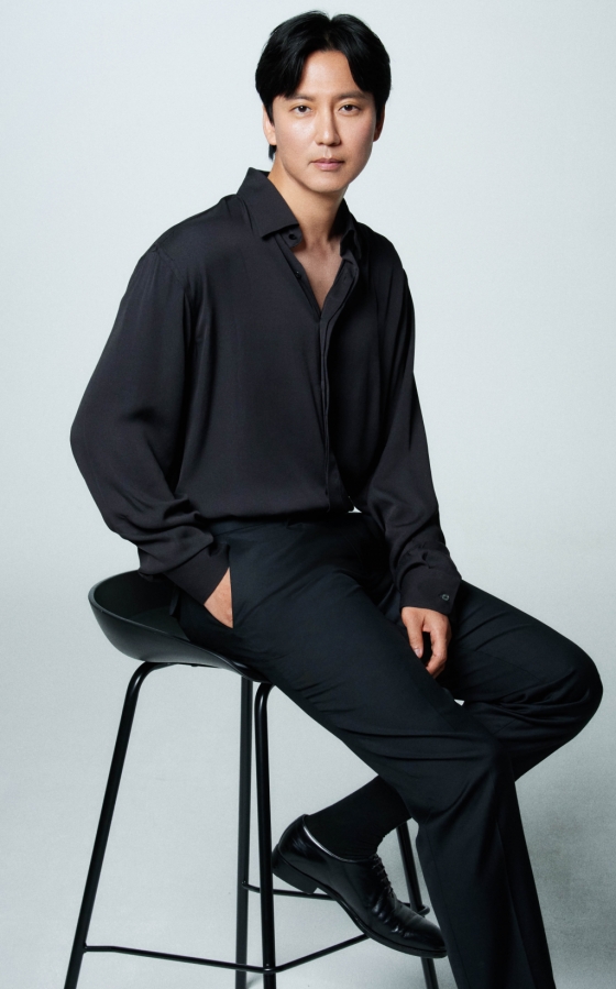 영화 &#039;보호자&#039;(감독 정우성) 배우 김남길이 10일 진행된 라운드 인터뷰를 위해 포즈를 취하고 있다.   10년 만에 출소해 몰랐던 딸의 존재를 알고 평범하게 살기를 원하는 수혁(정우성)과 그를 노리는 자들 사이의 이야기를 그린 영화 &#039;보호자&#039;는 오는 15일 개봉한다. /사진제공=길스토리이엔티 2023.08.10 /사진=이동훈