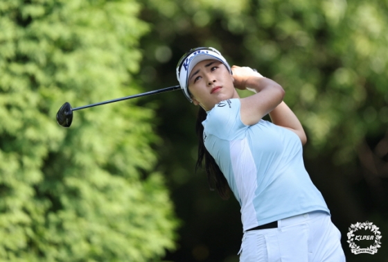 윤이나가 21일 KLPGA 투어 BC카드·한경 레이디스컵 2024 2라운드에서 티샷을 날리고 있다. /사진=KLPGT 제공