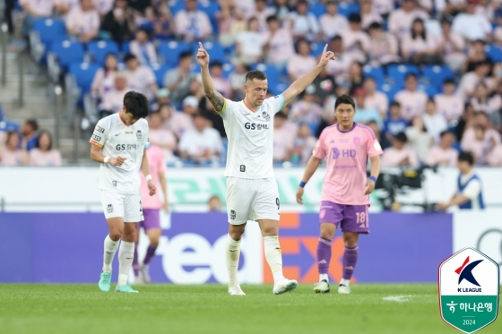 일류첸코(가운데). /사진=한국프로축구연맹 제공