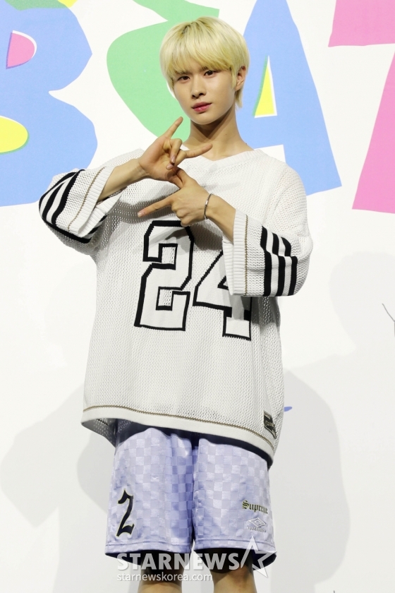 그룹 투어스(TWS) 경민이 24일 오후 서울 용산구 블루스퀘어 마스터카드홀에서 미니 2집 &#039;SUMMER BEAT!&#039;를 발매기념 쇼케이스를 열고 포즈를 취하고 있다. 2024.06.24 /사진=임성균