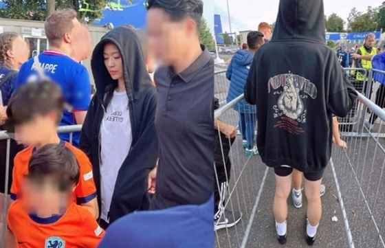 전지현과 그의 가족/사진=온라인 커뮤니티