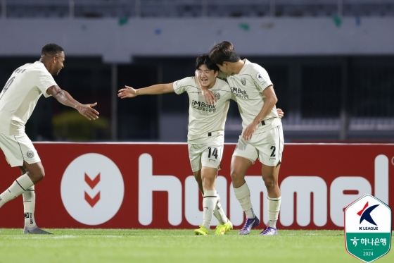 대구 두 번째 득점을 기록한 박세진(가운데). /사진=한국프로축구연맹 제공