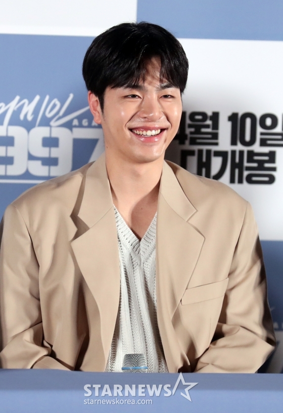 배우 구준회가 1일 오후 서울 용산CGV에서 열린 영화 '어게인1997' 언론시시회에 참석해 인사말을 하고 있다. 2024.04.01 /사진=임성균