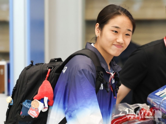 안세영이 지난 7일 오후 인천국제공항 제2여객터미널을 통해 귀국하고 있다. /사진=뉴시스