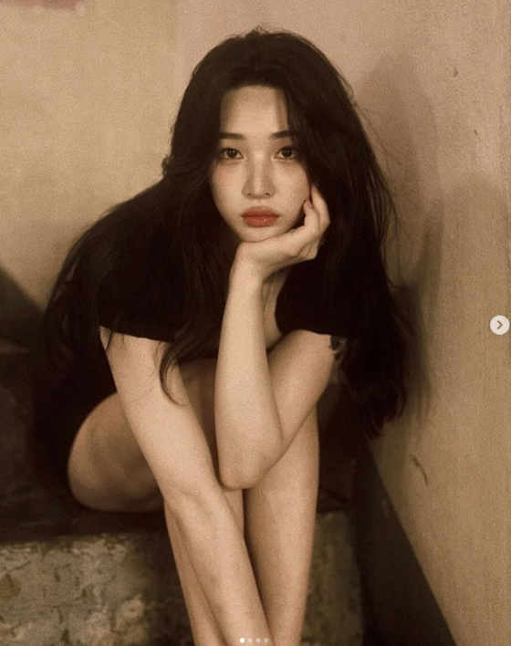 '최민환과 이혼' 율희, 극강의 퇴폐미..오메 섹시한 거