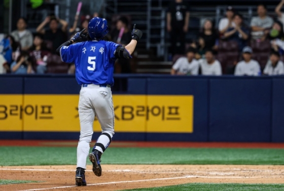 삼성 구자욱이 고척 키움전에서 홈런을 치고 그라운드를 돌고 있다. /사진=삼성 라이온즈 제공