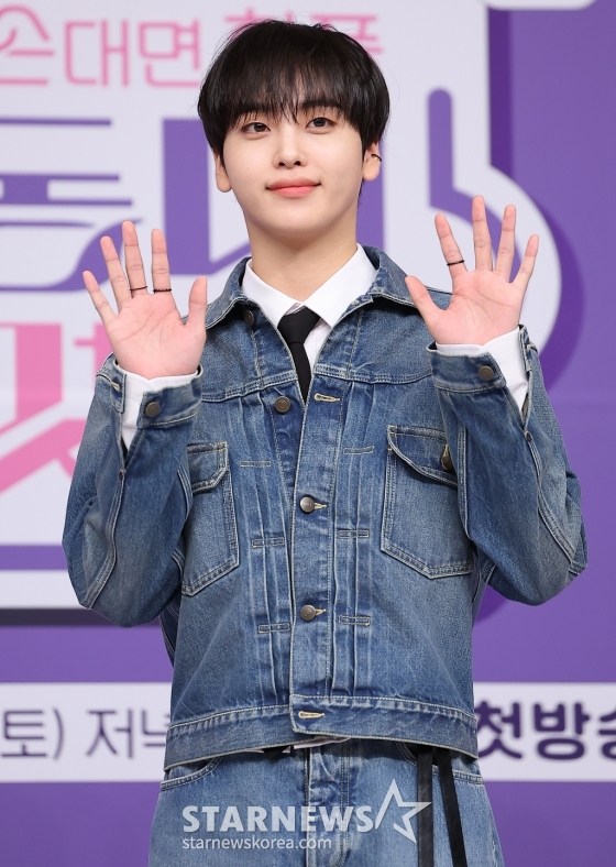 (서울=뉴스1) 김진환 기자 = 크래비티 형준이 3일 서울 양천구 목동 SBS에서 열린 토요 예능 프로그램 &#039;손대면 핫플! 동네멋집2&#039; 제작발표회에 참석해 포즈를 취하고 있다. 2024.9.3/뉴스1  Copyright (C) 뉴스1. All rights reserved. 무단 전재 및 재배포,  AI학습 이용 금지. /사진=(서울=뉴스1) 김진환 기자