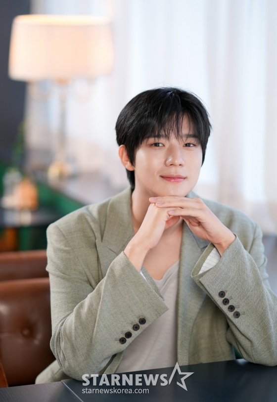 쿠팡플레이 오리지널 드라마 &#039;새벽 2시의 신데렐라&#039;의 배우 문상민이 3일 오후 진행된 인터뷰를 위해 포즈를 취하고 있다. /2024.09.03 /사진=이동훈