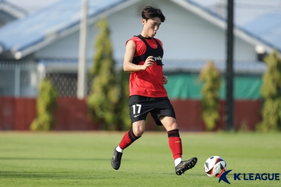 훈련하는 김진야의 모습. /사진=한국프로축구연맹 제공