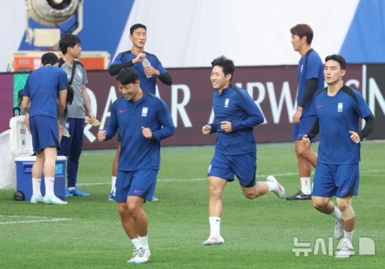 대한민국 축구 국가대표팀 이강인을 비롯한 선수들이 4일 서울 마포구 서울월드컵경기장에서 훈련을 하고 있다. /사진=뉴시스