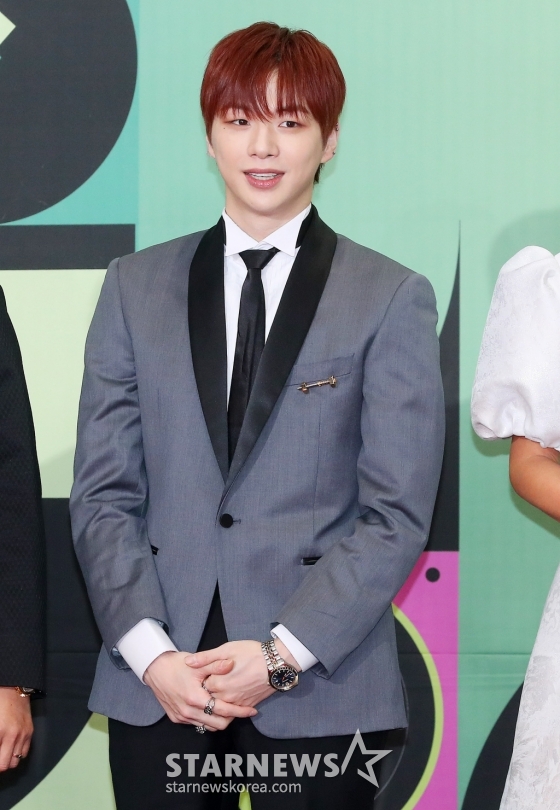 가수 강다니엘이 23일 오후 서울 영등포구 여의도동 KBS 신관홀에서 진행된 &#039;2023 KBS 연예대상&#039; 레드카펫에 참석해 포즈를 취하고 있다. 2023.12.23 /사진=김창현