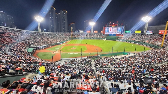 부산 사직야구장. /사진=김진경 대기자