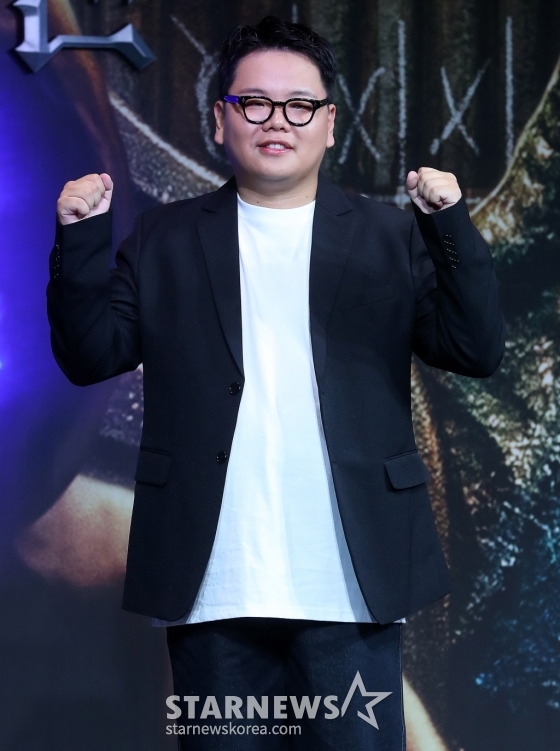 여행 크리에이터 곽준빈이 18일 오전 서울 중구 앰버서더 서울풀만호텔에서 진행된 넷플릭스 시리즈 &#039;데블스 플랜&#039; 제작발표회에 참석해 포즈를 취하고 있다.  &#039;데블스 플랜&#039;은  변호사, 의사, 과학 유튜버, 프로 게이머, 배우 등 다양한 직업군의 12명이 7일 동안 합숙하며 최고의 두뇌를 가리는 서바이벌 예능이다. 오는 26일 공개. 2023.09.18 /사진=김창현
