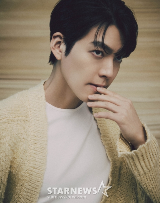 넷플릭스 오리지널 영화 &#039;무도실무관&#039;의 주연배우 김우빈이 19일 진행된 인터뷰를 위해 포즈를 취하고 있다. /사진제공=넷플릭스 2024.09.19 /사진=이동훈