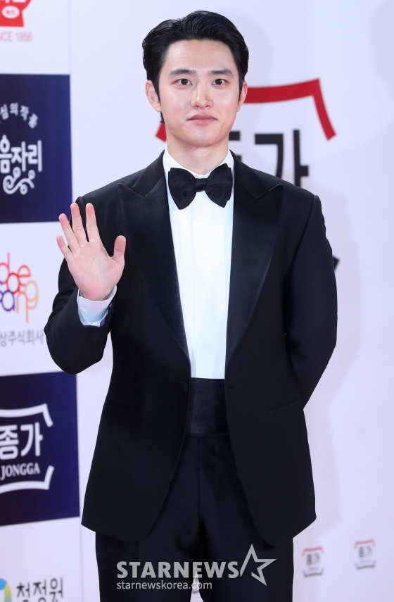 배우 도경수가 24일 오후 서울 영등포구 여의도동 KBS 신관홀에서 진행된 &#039;제44회 청룡영화상&#039; 레드카펫 행사에 참석해 포즈를 취하고 있다. 2023.11.24 /사진=김창현