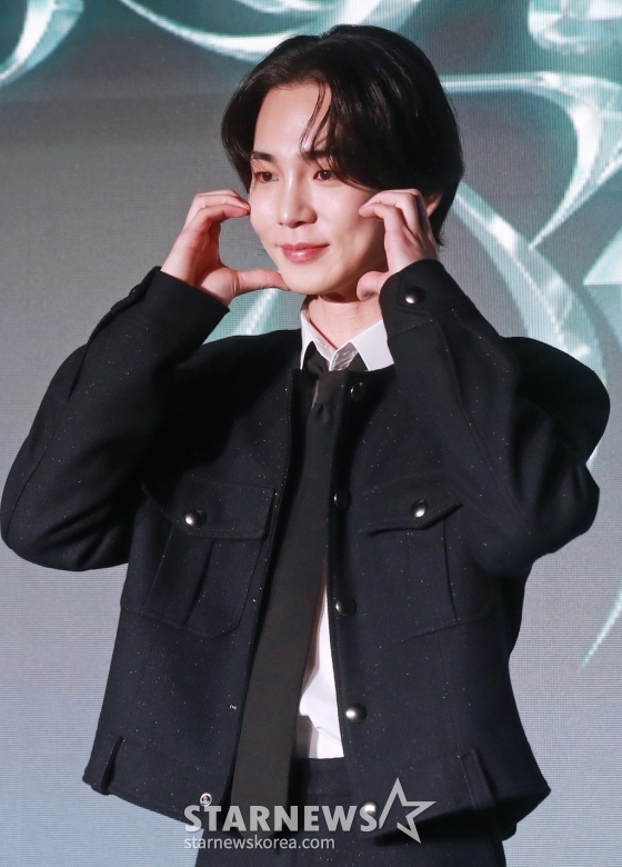 가수 키(Key)가 23일 오전 서울 여의도 페어몬트 앰배서더 호텔에서 진행된 세 번째 미니앨범 &#039;플레저 숍&#039;(Pleasure Shop) 발매 기자간담회에서 포즈를 취하고 있다. /2024.09.23 /사진=이동훈