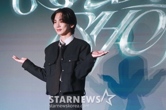 가수 키(Key)가 23일 오전 서울 여의도 페어몬트 앰배서더 호텔에서 진행된 세 번째 미니앨범 &#039;플레저 숍&#039;(Pleasure Shop) 발매 기자간담회에서 포즈를 취하고 있다. /2024.09.23 /사진=이동훈