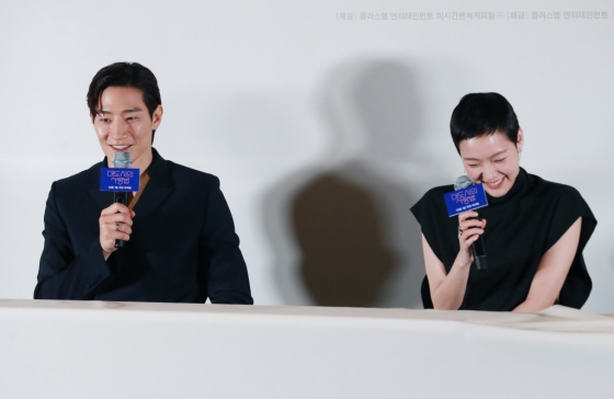 배우 노상현, 김고은이 23일 오후 서울 메가박스 코엑스에서 진행된 영화 &#039;대도시의 사랑법&#039;(감독 이언희) 언론시사회 및 기자간담회에 참석해 질문에 답하고 있다.  눈치보는 법이 없는 자유로운 영혼의 재희(김고은)와 세상과 거리두는 법에 익숙한 흥수(노상현)가 동거동락하며 펼치는 그들만의 사랑법을 그린 영화 &#039;대도시의 사랑법&#039;은 오는 10월 2일 개봉한다. /2024.09.23 /사진=이동훈