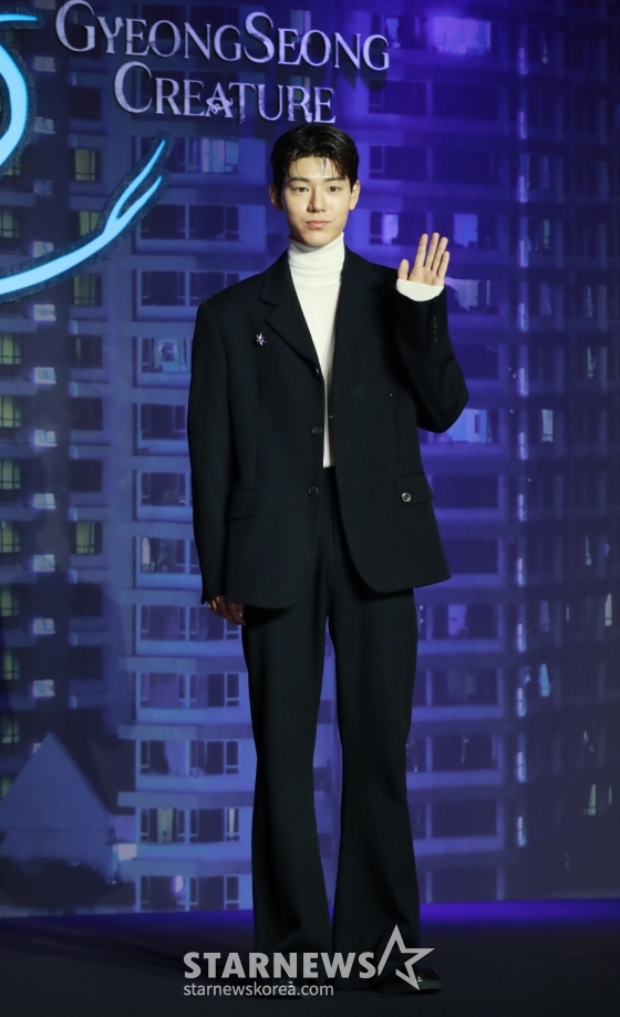 배우 배현성이 25일 오전 서울 용산구 서울드래곤시티에서 진행된 넷플릭스 오리지널 시리즈 &#039;경성크리처&#039; 시즌2 제작발표회에 참석해 포즈를 취하고 있다. 2024.09.25 /사진=이동훈