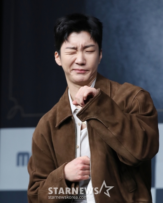 (서울=뉴스1) 권현진 기자 = 가수 이승훈이 25일 서울 마포구 상암 MBC에서 열린 새 예능 ‘짠남자’ 제작발표회에 참석해 포즈를 취하고 있다.  ‘짠남자’는 김종국과 절약 DNA를 가진 &#039;소금이&#039;들이 ‘흥청이&amp;망청이’들의 생활 습관을 뜯어보며 참교육하는 프로그램이다. 2024.9.25/뉴스1  Copyright (C) 뉴스1. All rights reserved. 무단 전재 및 재배포,  AI학습 이용 금지. /사진=(서울=뉴스1) 권현진 기자