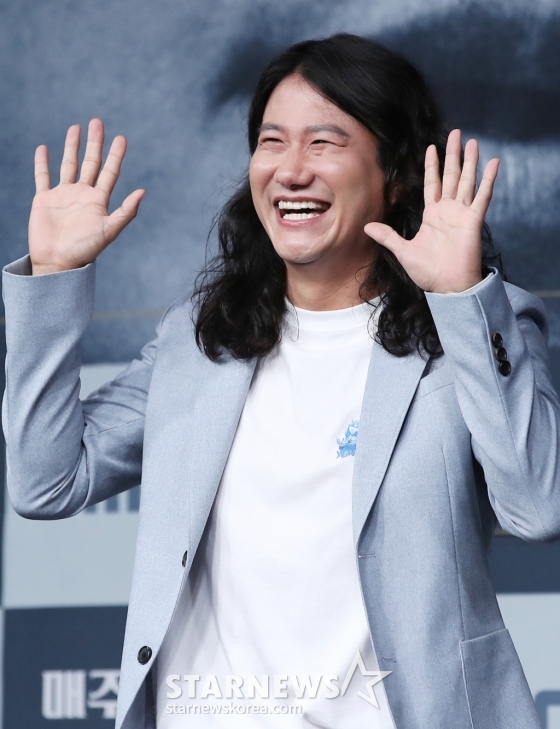 (서울=뉴스1) 권현진 기자 = 방송인 임우일이 25일 서울 마포구 상암 MBC에서 열린 새 예능 ‘짠남자’ 제작발표회에 참석해 포즈를 취하고 있다.  ‘짠남자’는 김종국과 절약 DNA를 가진 &#039;소금이&#039;들이 ‘흥청이&amp;망청이’들의 생활 습관을 뜯어보며 참교육하는 프로그램이다. 2024.9.25/뉴스1  Copyright (C) 뉴스1. All rights reserved. 무단 전재 및 재배포,  AI학습 이용 금지. /사진=(서울=뉴스1) 권현진 기자