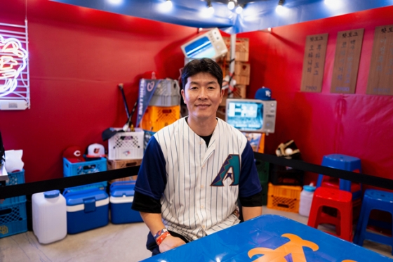 &#039;MLB 포차&#039;를 방문한 김병현. /사진=MLB KOREA
